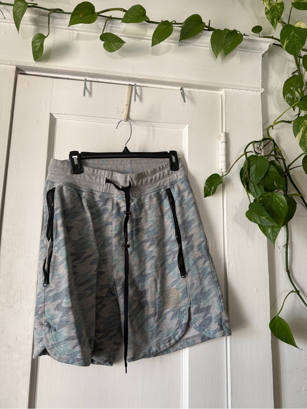 LuLaRoe Men's Light Grey & Blue Geometric Drawstring Shorts